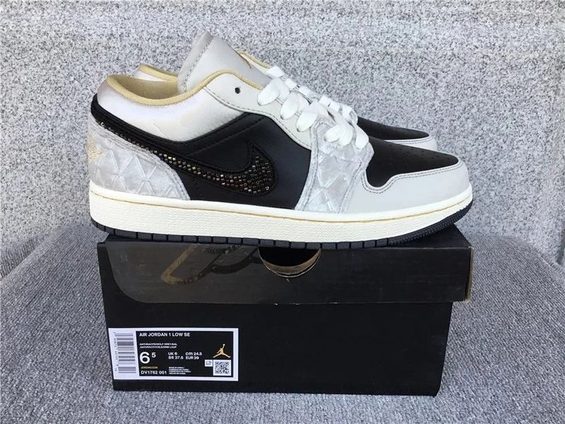 AJ1 Nike Air Jordan 1 Shoes photo 4