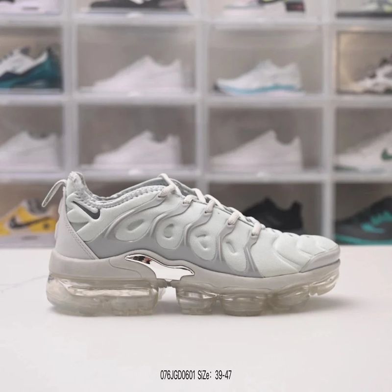 Nike Vapormax Plus Shoes photo 4