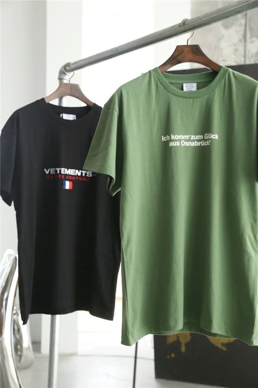 Vetements Paris T-Shirt photo 4