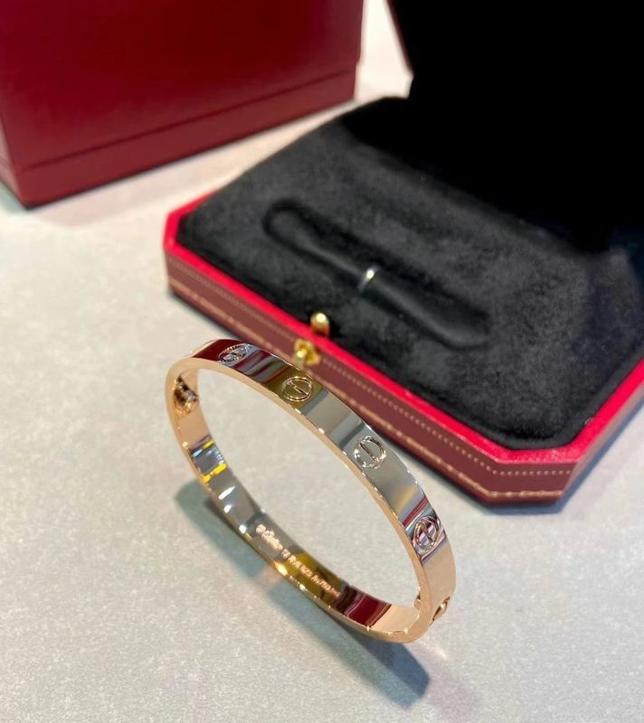 Cartier bracelets photo 4