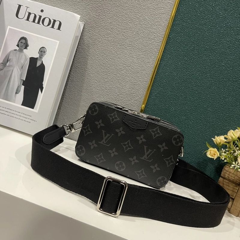 LV Louis Vuitton Crossbody Bag photo 4