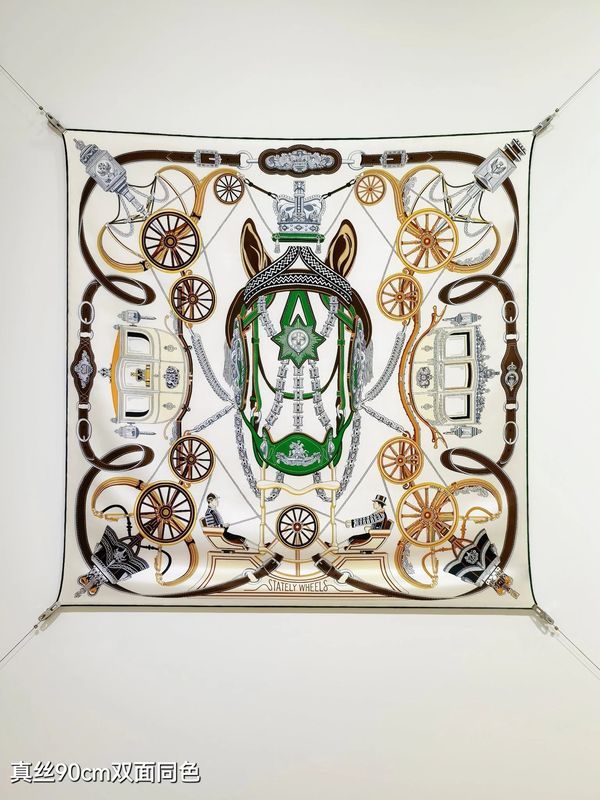 Hermès Scarf photo 4