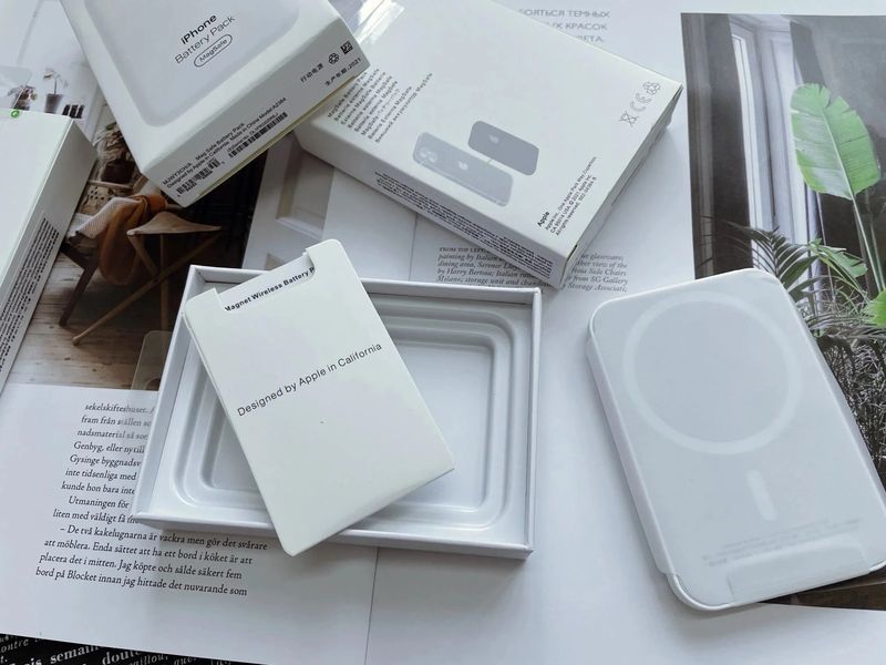 iPhone magnetic wireless power bank photo 4