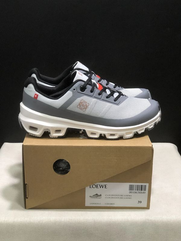 On Running Clouds Sneakers photo 4