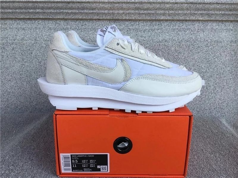 Nike LDWaffle Shoes photo 4
