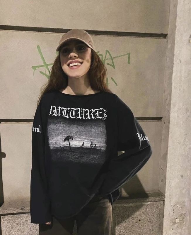 Yeezy Vultures Sweatshirt photo 4