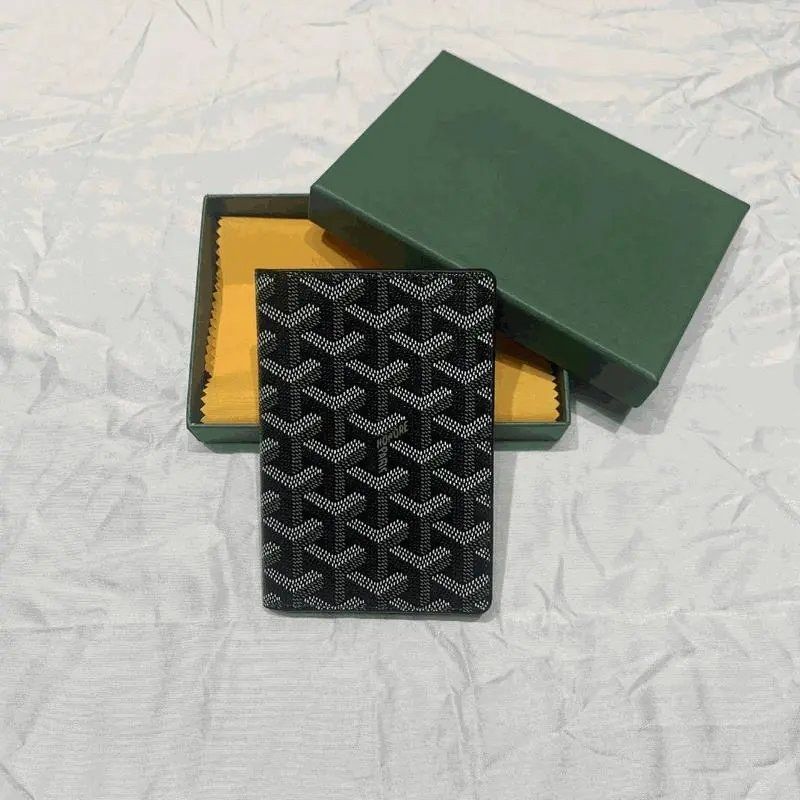 Goyard Card Wallet photo 4
