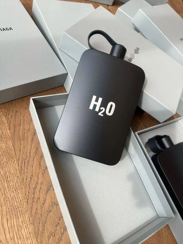 Balenciaga Hydro Flask photo 4