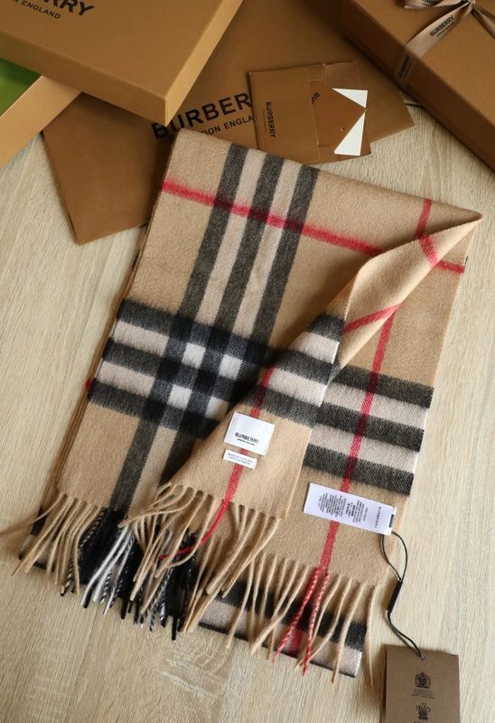 Burberry scarf photo 4