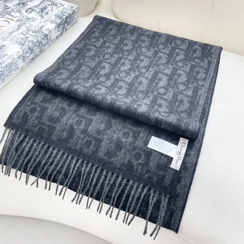 Dior scarf photo 4