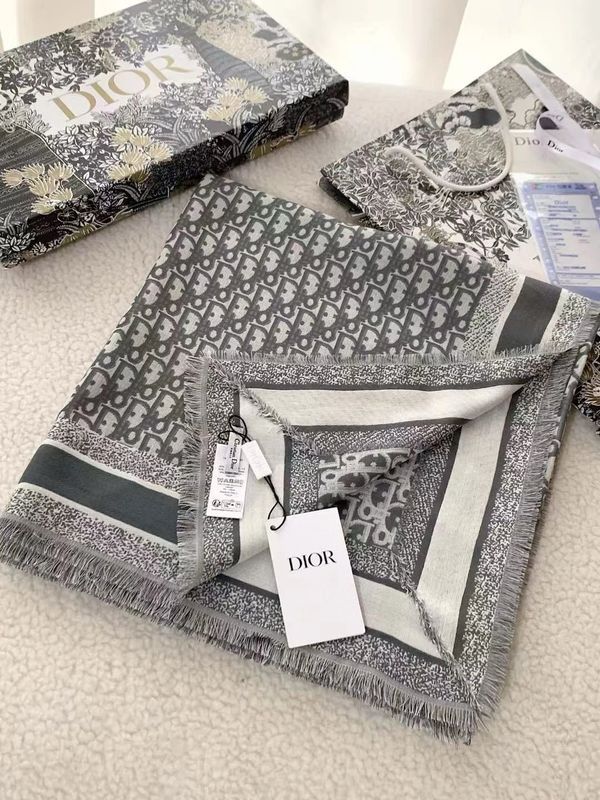 Dior scarf photo 4