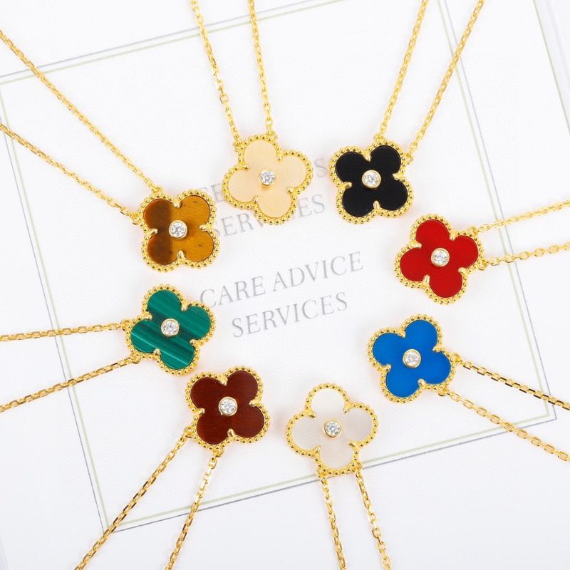 Van Cleef & Arpels Necklaces QC 1