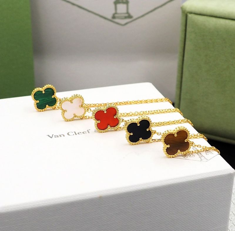 Van Cleef & Arpels Necklaces QC 2