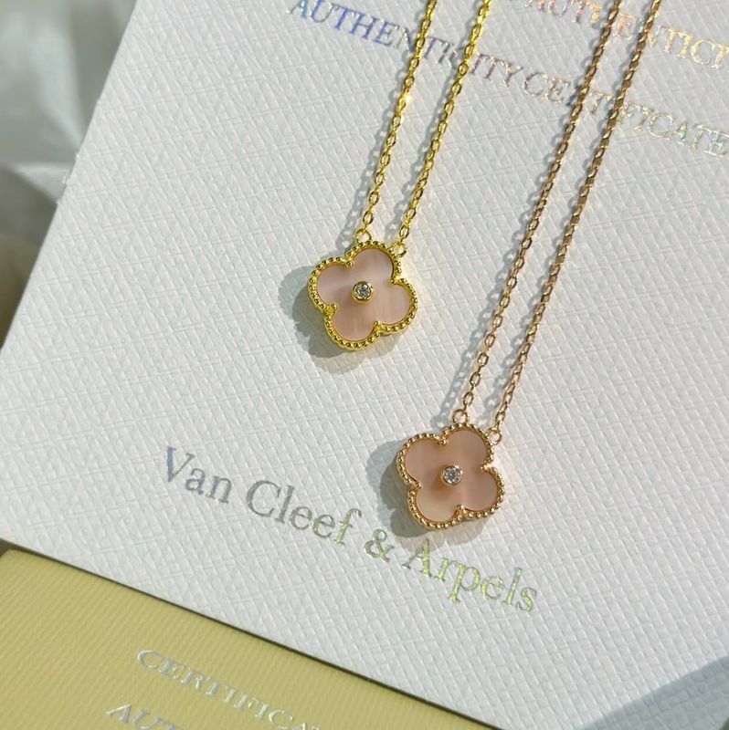 Van Cleef & Arpels Necklaces QC 3