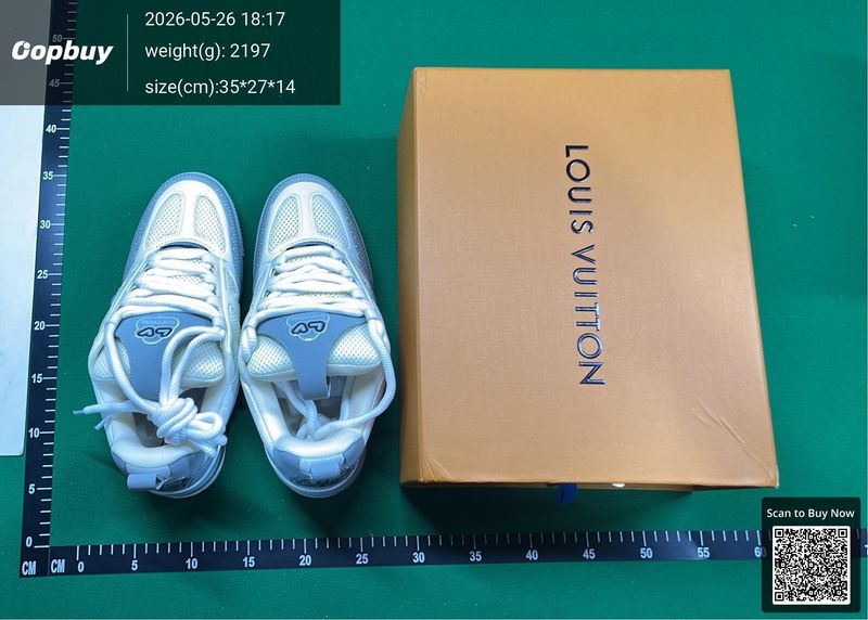 Louis Vuitton Trainers QC 1