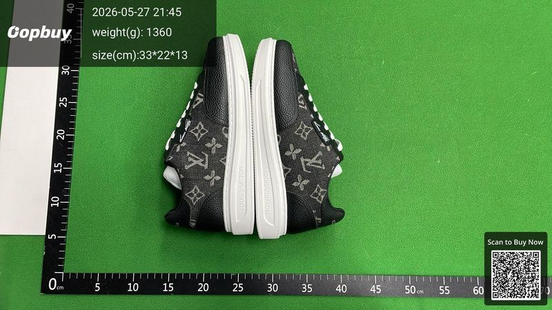 Louis Vuitton Sneakers QC 2