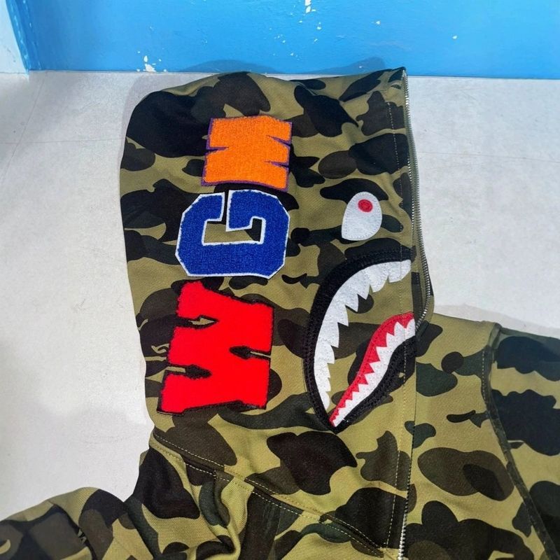 BAPE A BATHING APE Hoodie photo 4