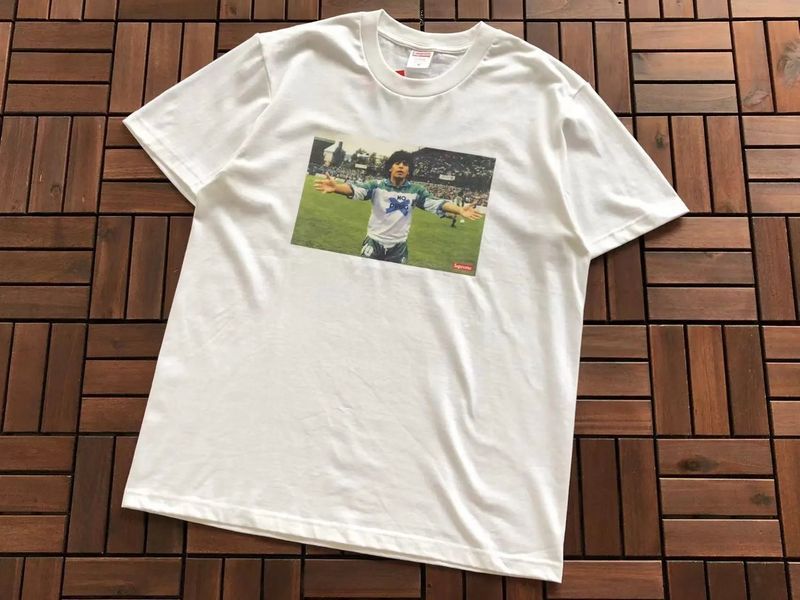Supreme T-shirt photo 4