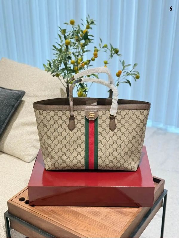 Gucci Handbag photo 4