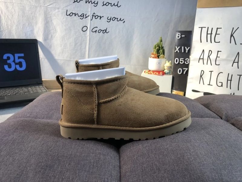 UGG Shoes photo 4