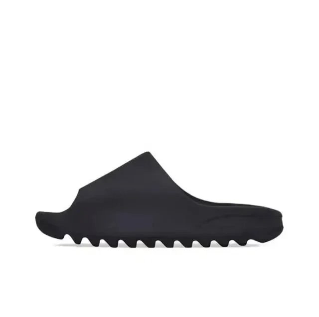 Yeezy Foam Runner Slides photo 2