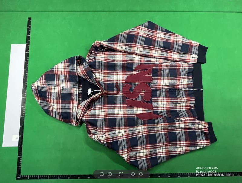 Hoodie in creatures ''From the street'' QC 1
