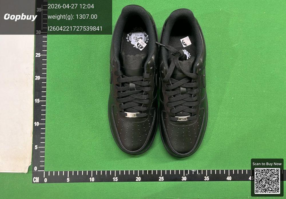 Nike Air Force 1 QC photo 1
