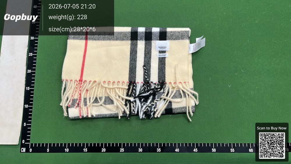Burberry Scarf QC photo 1