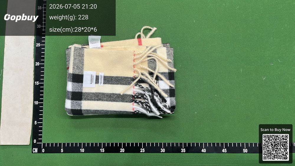 Burberry Scarf QC photo 3