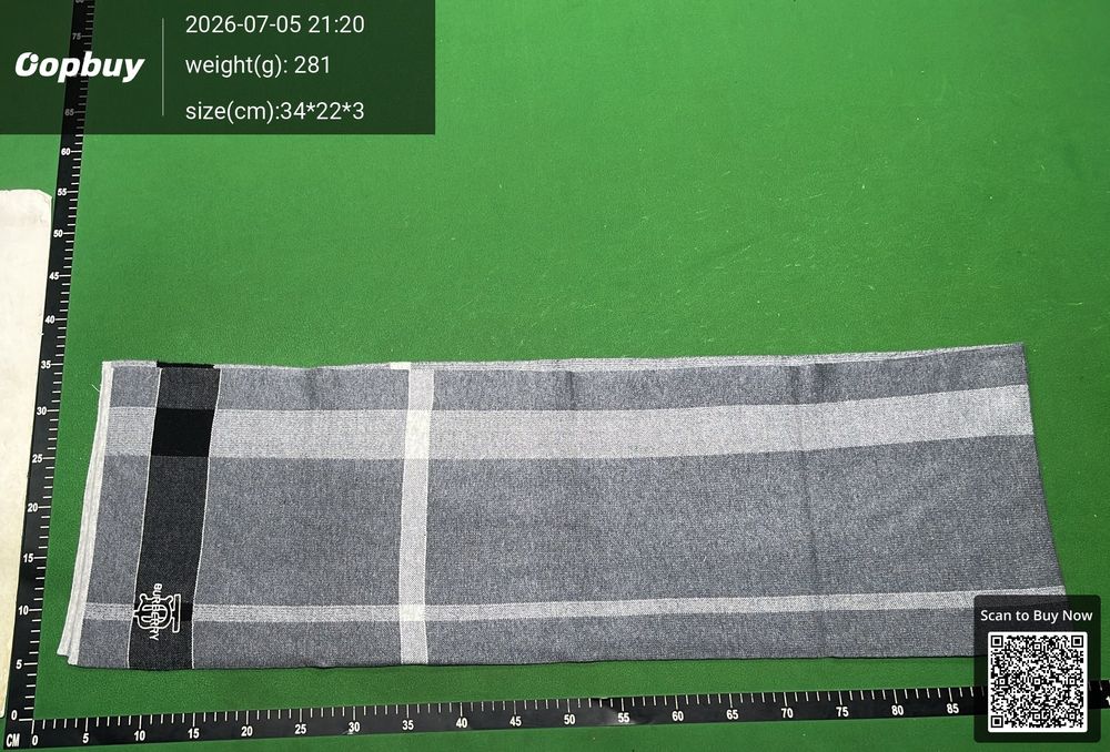 Burberry Scarf QC photo 1