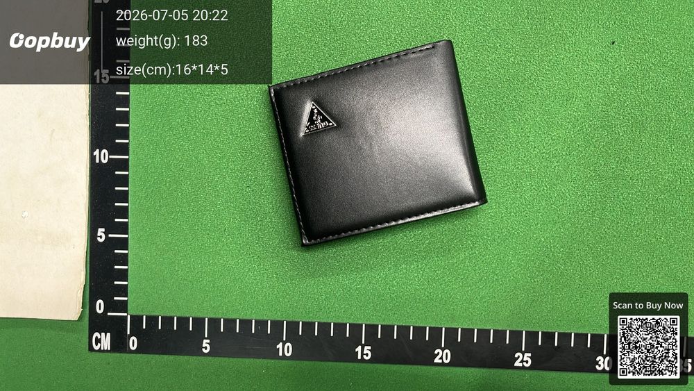 Guess Wallet QC photo 1