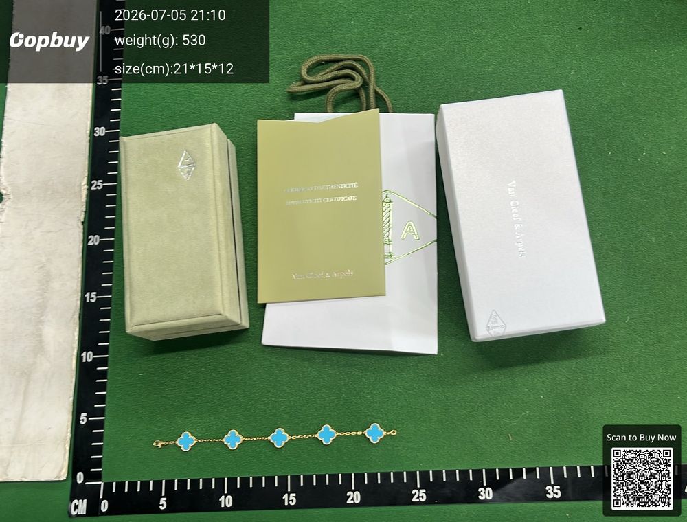 Van Cleef & Arpels Necklaces QC photo 3