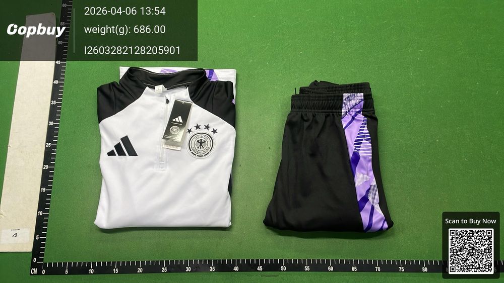 24/25 Germany white Training Set QC photo 5