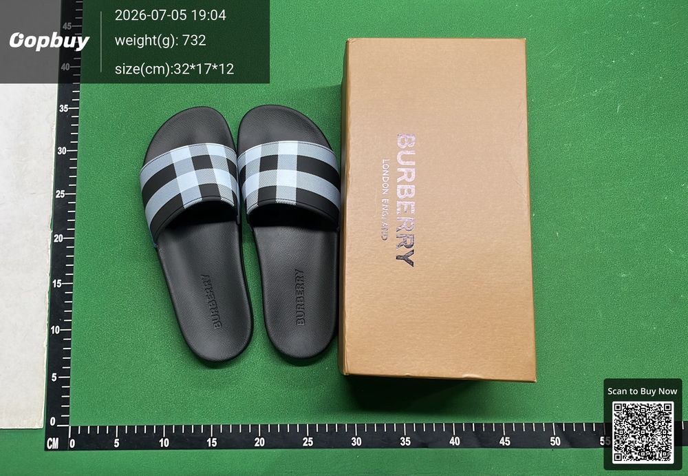 Burberry Slippers QC photo 1