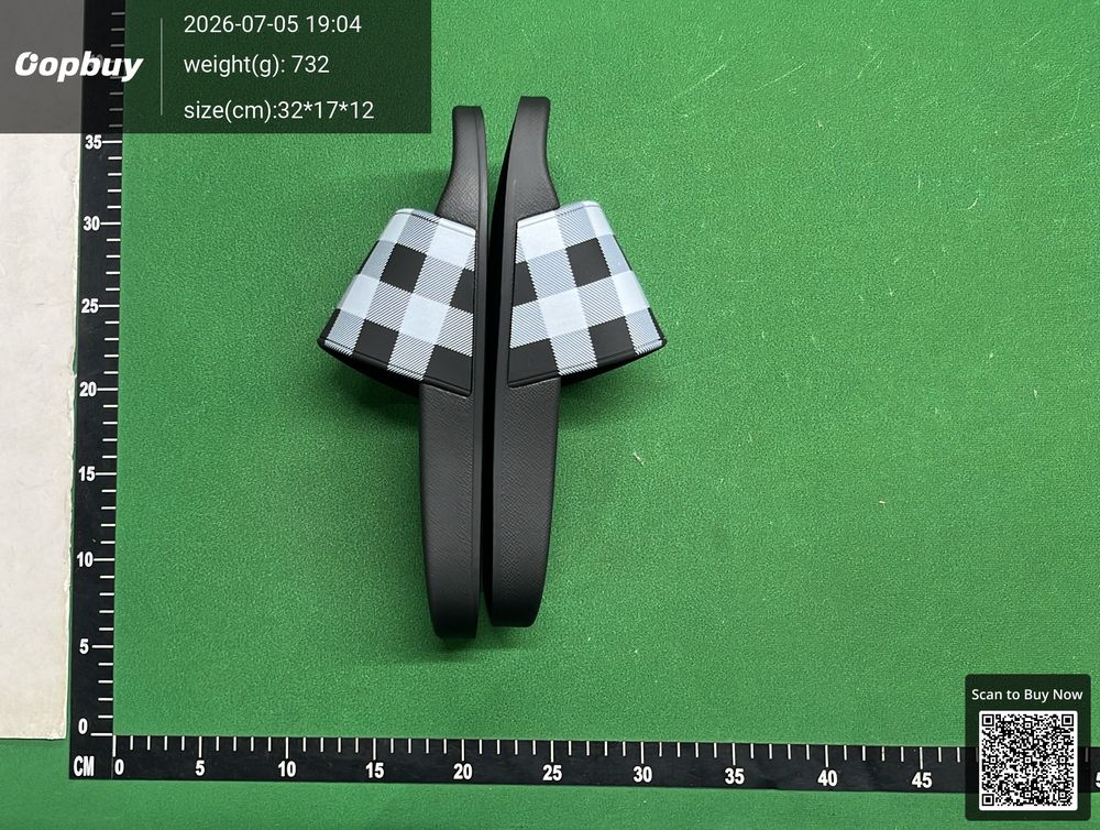 Burberry Slippers QC photo 3