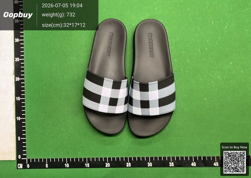 Burberry Slippers QC photo 5