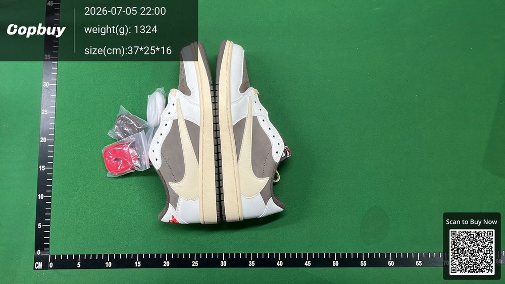 Jordan 1 Low QC photo 5
