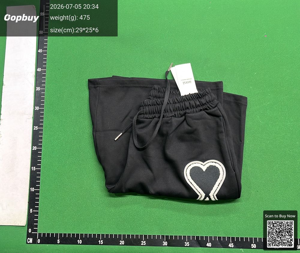Ami Shorts QC photo 1
