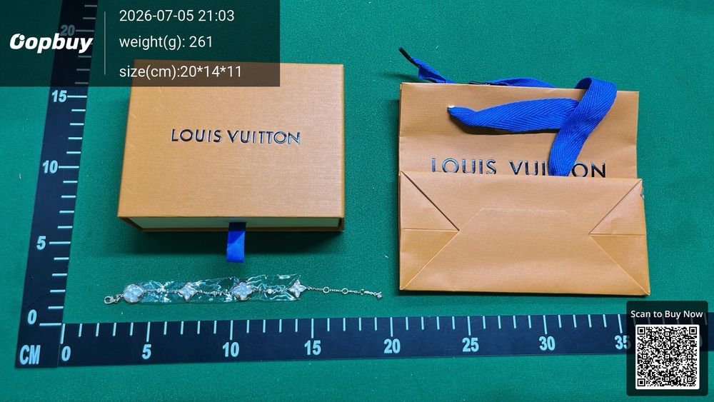 LV Bracelet QC photo 3