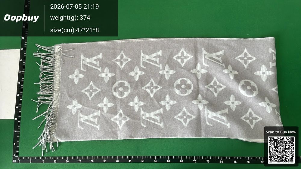 LV Scarf QC photo 1