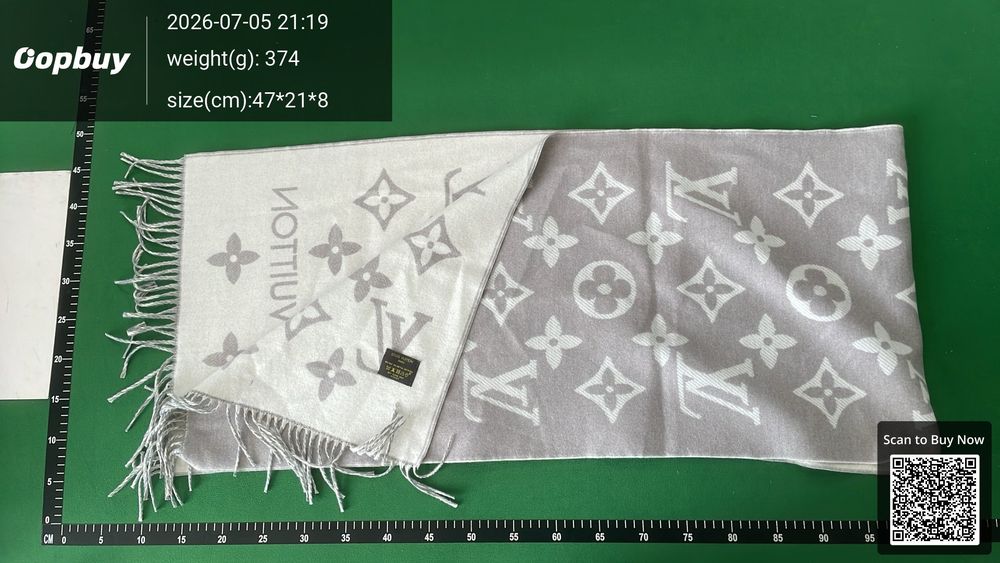 LV Scarf QC photo 2