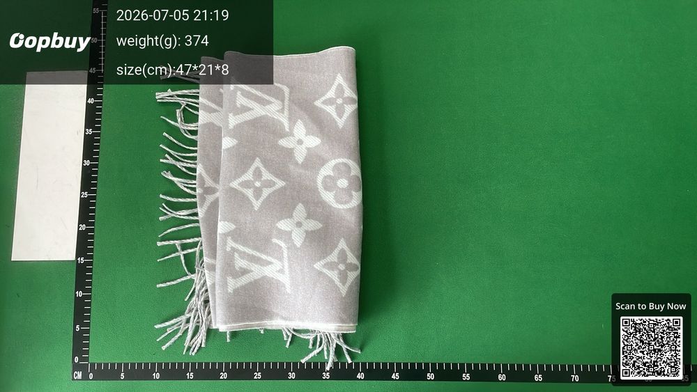 LV Scarf QC photo 3