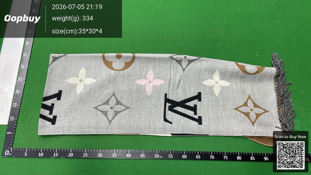 LV Scarf QC photo 4