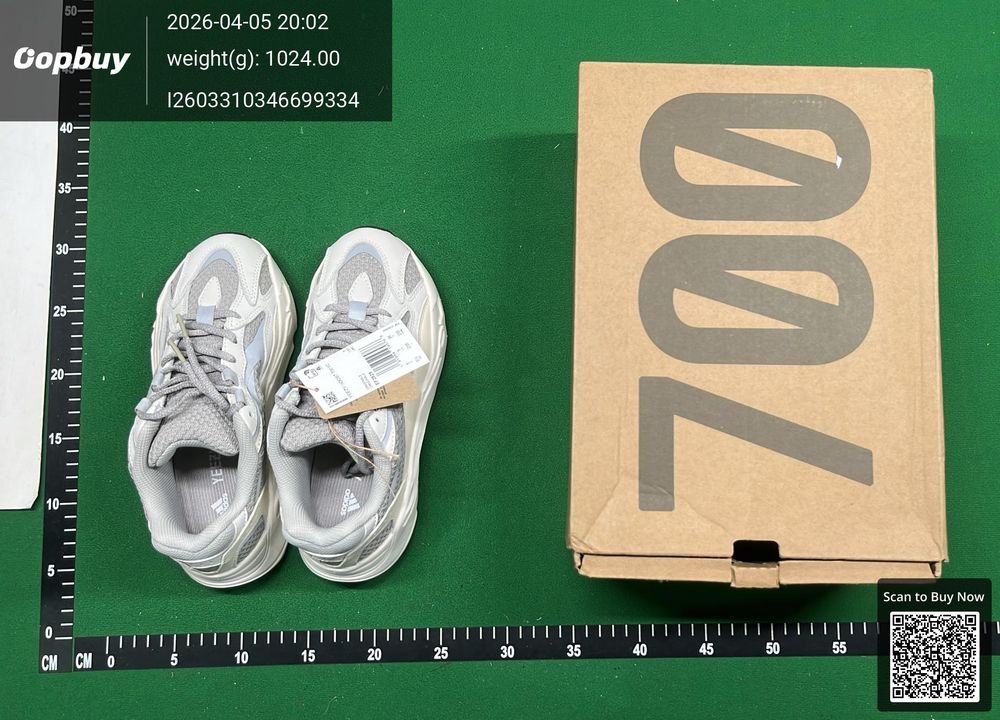 Yeezy 700 V2 QC photo 1