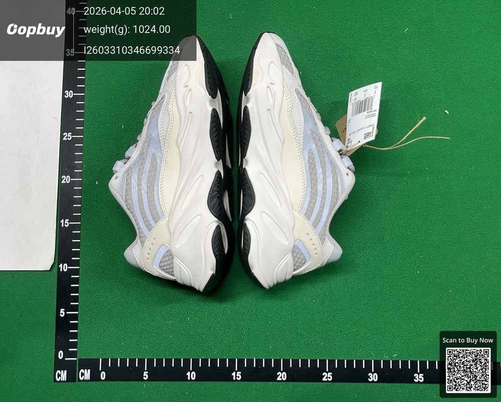 Yeezy 700 V2 QC photo 4