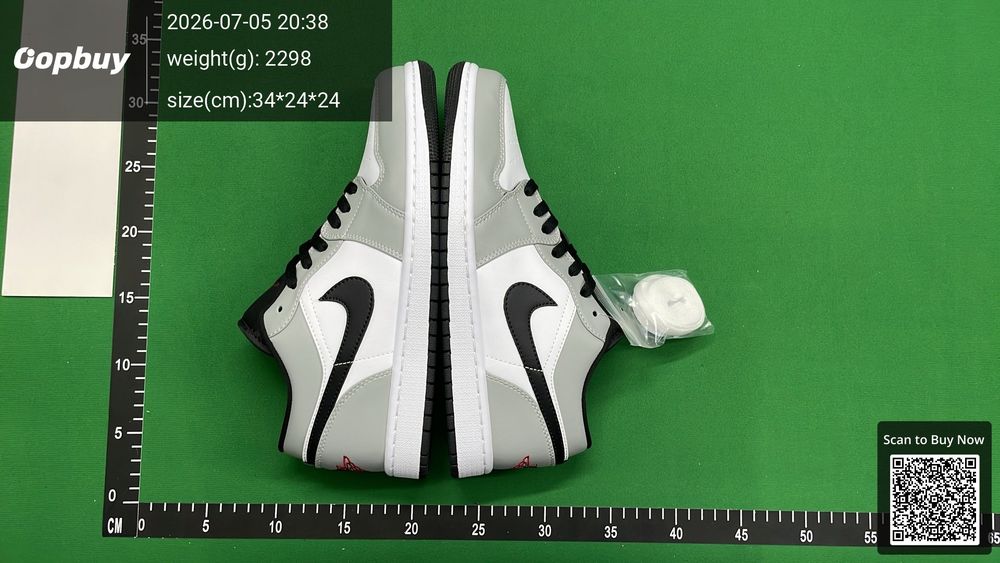 Jordan 1 Low QC photo 5