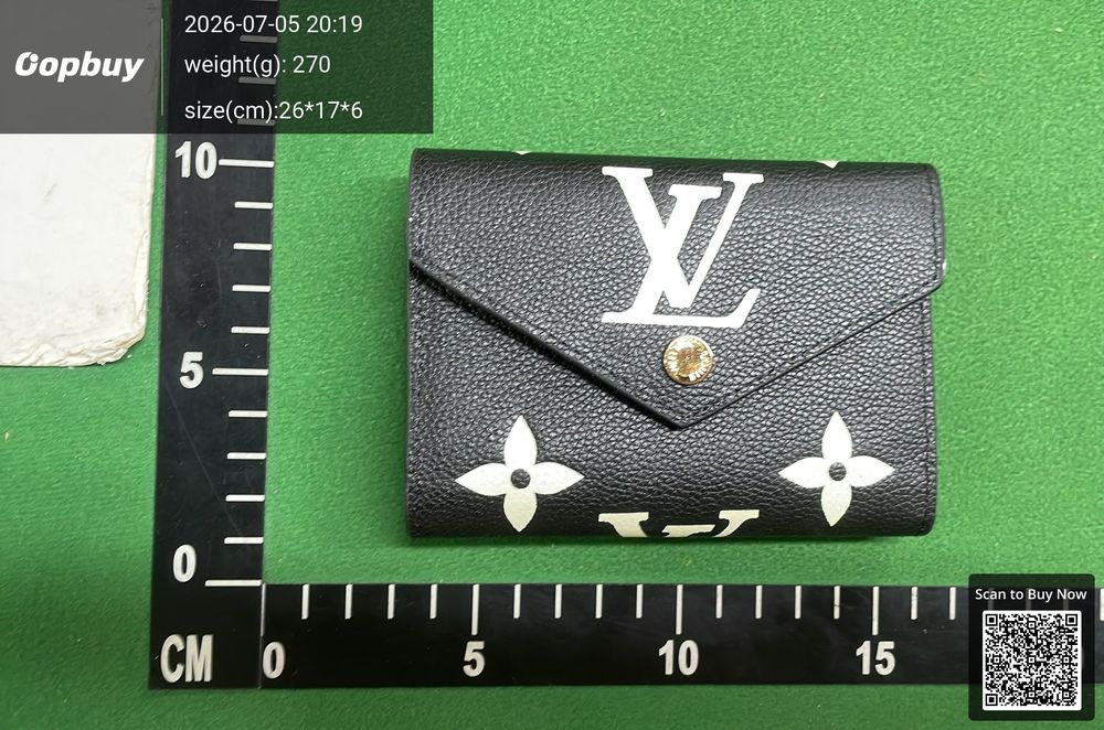 LV Wallet QC photo 1