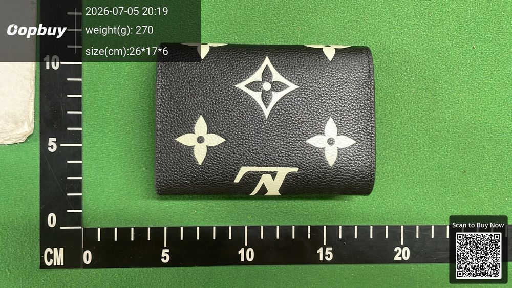 LV Wallet QC photo 2