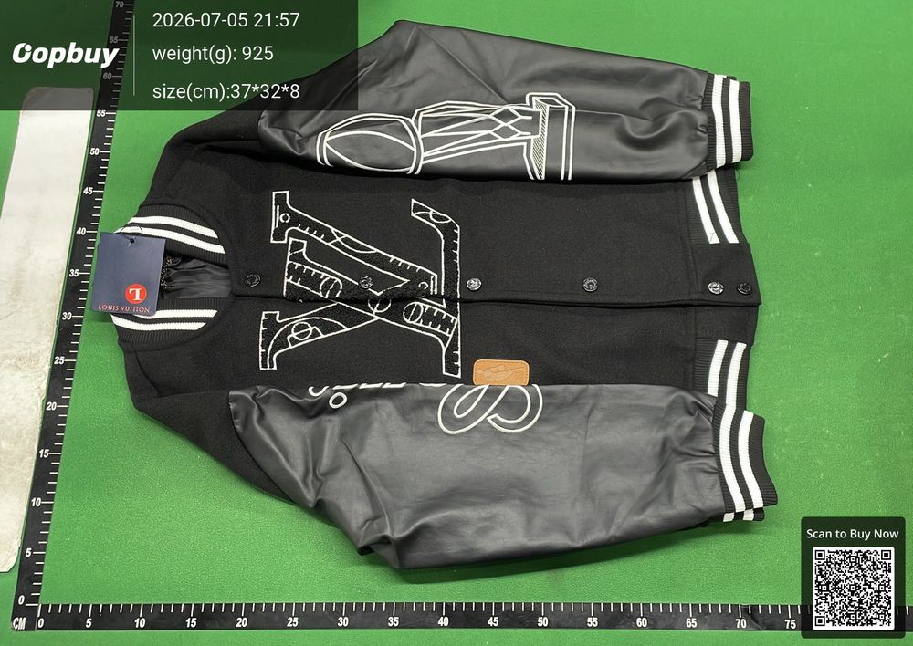 Louis Vuitton Coat QC photo 2