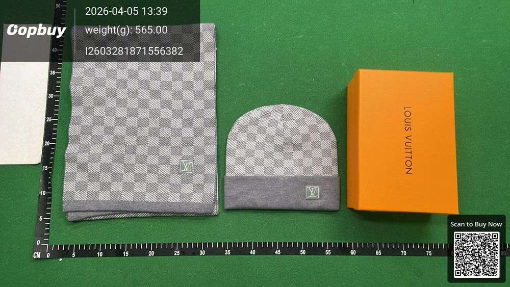 LV Knitted Hat QC photo 3